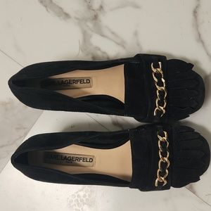 Suede Karl Lagerfeld pumps black wirh gold chain